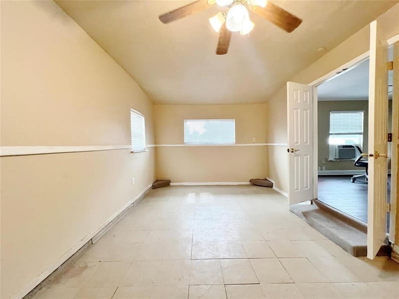 4236 Comanche Street, Fort Worth TX 76119 - Photo 9