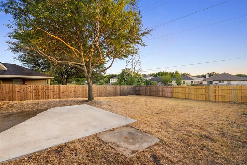 6641 Happy Trails Drive, Dallas TX 75241 - Photo 23