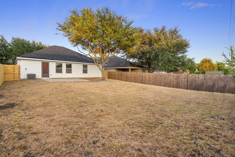 6641 Happy Trails Drive, Dallas TX 75241 - Photo 24