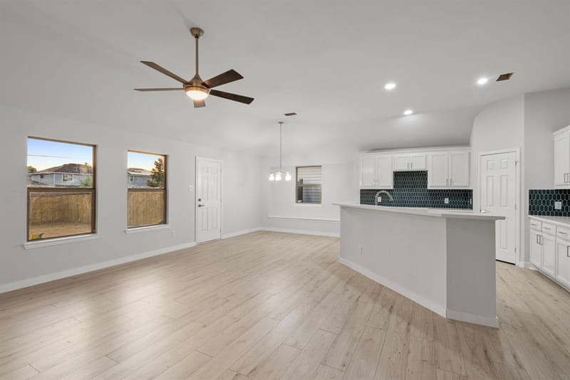 6641 Happy Trails Drive, Dallas TX 75241 - Photo 10