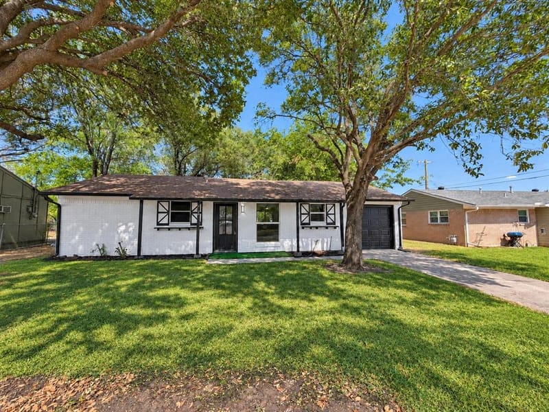 708 SW Southridge Drive, Burleson TX 76028