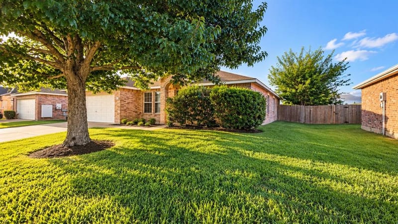 613 Redwing Drive, Saginaw TX 76131 - Photo 2