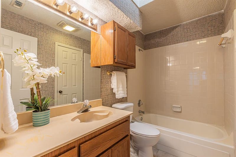 1724 Red Bud Lane, Euless TX 76039 - Photo 17