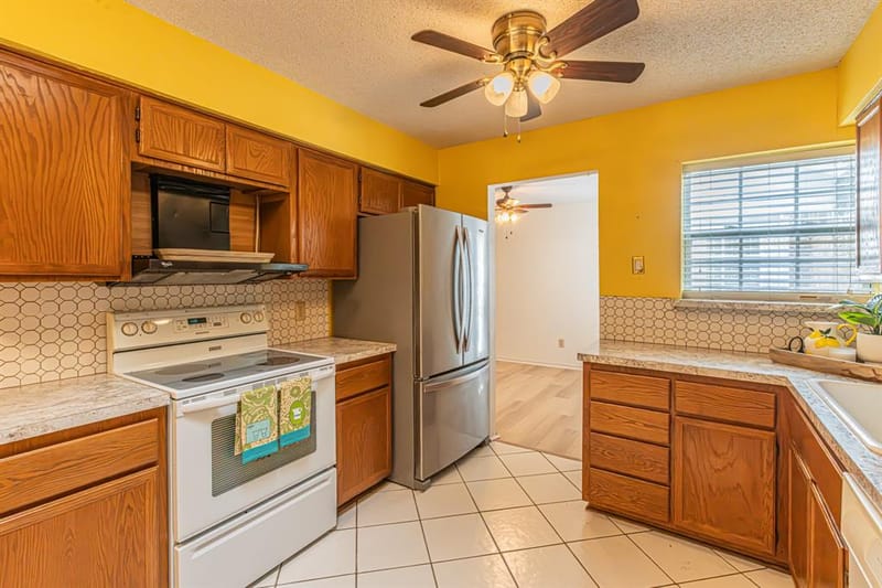 1724 Red Bud Lane, Euless TX 76039 - Photo 16
