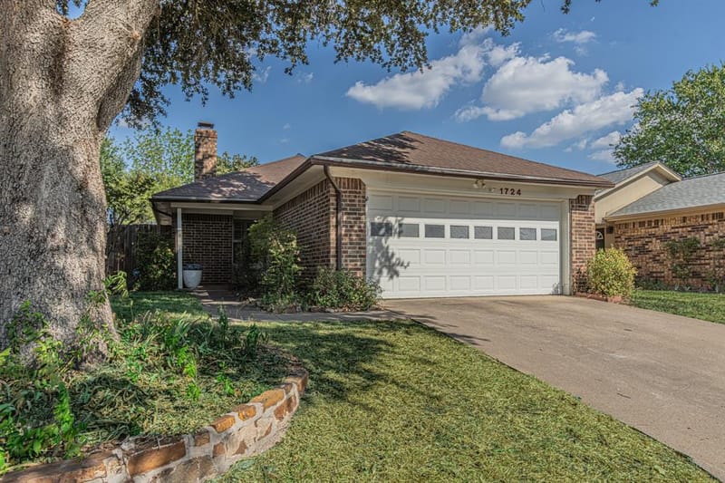 1724 Red Bud Lane, Euless TX 76039
