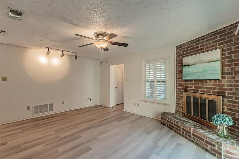 1724 Red Bud Lane, Euless TX 76039 - Photo 5