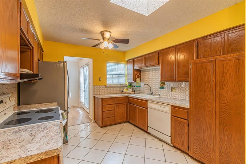 1724 Red Bud Lane, Euless TX 76039 - Photo 15