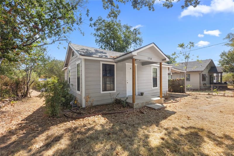 1718 S Fannin Avenue, Denison TX 75020 - Photo 2