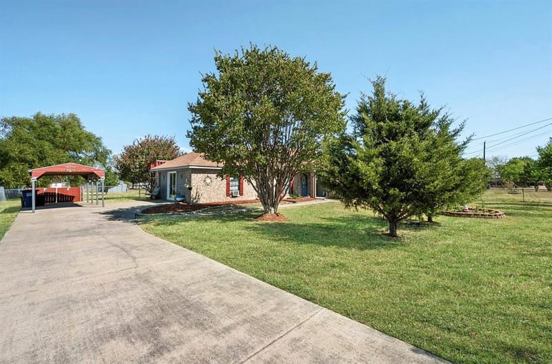 649 E Reindeer Road, Lancaster TX 75146 - Photo 23