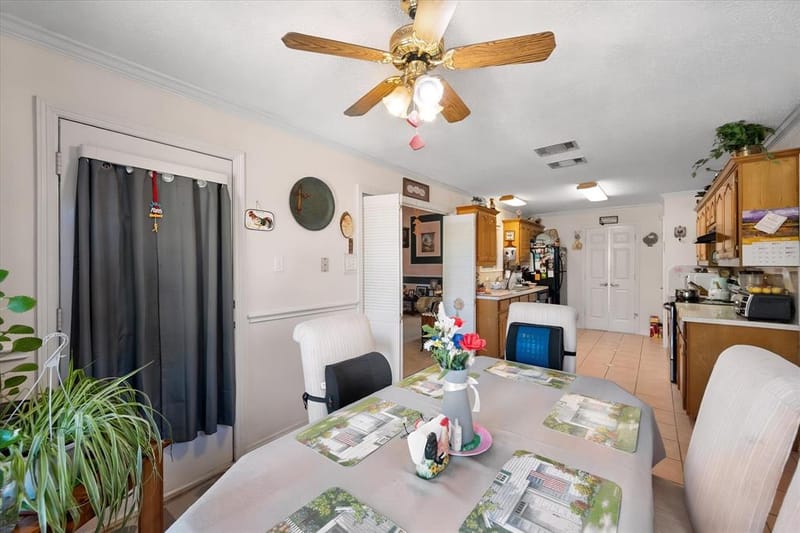 649 E Reindeer Road, Lancaster TX 75146 - Photo 6