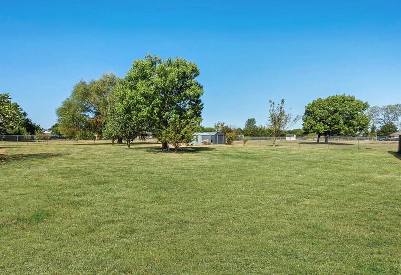 649 E Reindeer Road, Lancaster TX 75146 - Photo 22