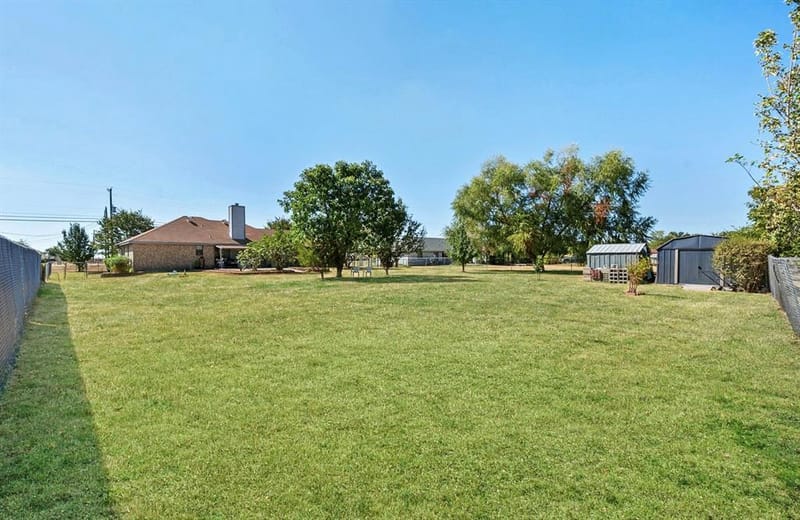 649 E Reindeer Road, Lancaster TX 75146 - Photo 20