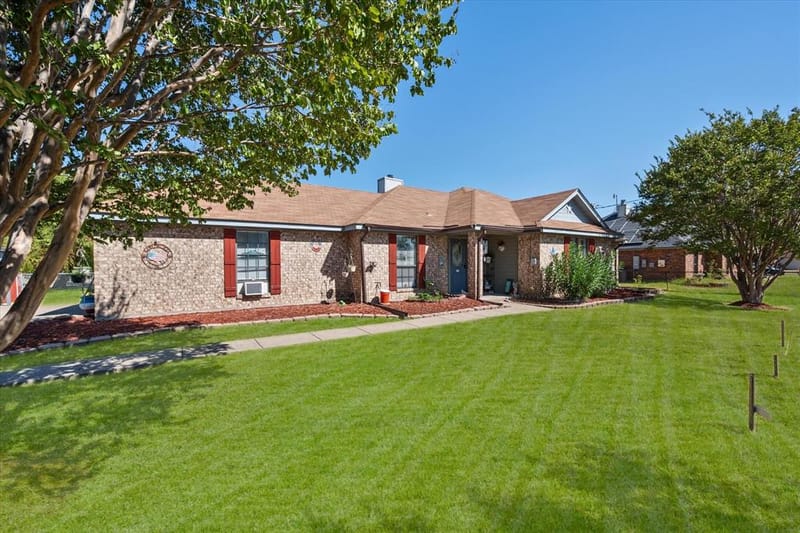 649 E Reindeer Road, Lancaster TX 75146 - Photo 24