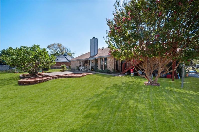 649 E Reindeer Road, Lancaster TX 75146 - Photo 19