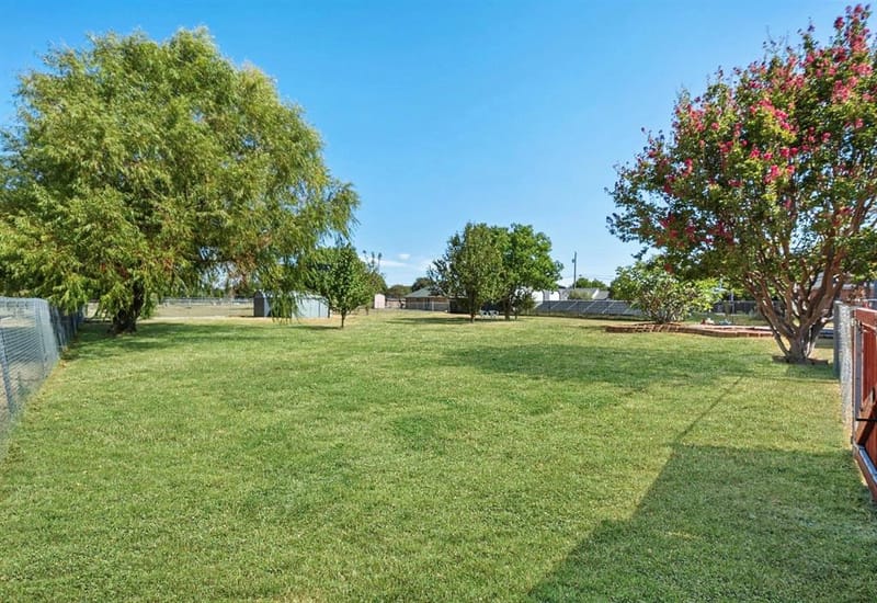 649 E Reindeer Road, Lancaster TX 75146 - Photo 21