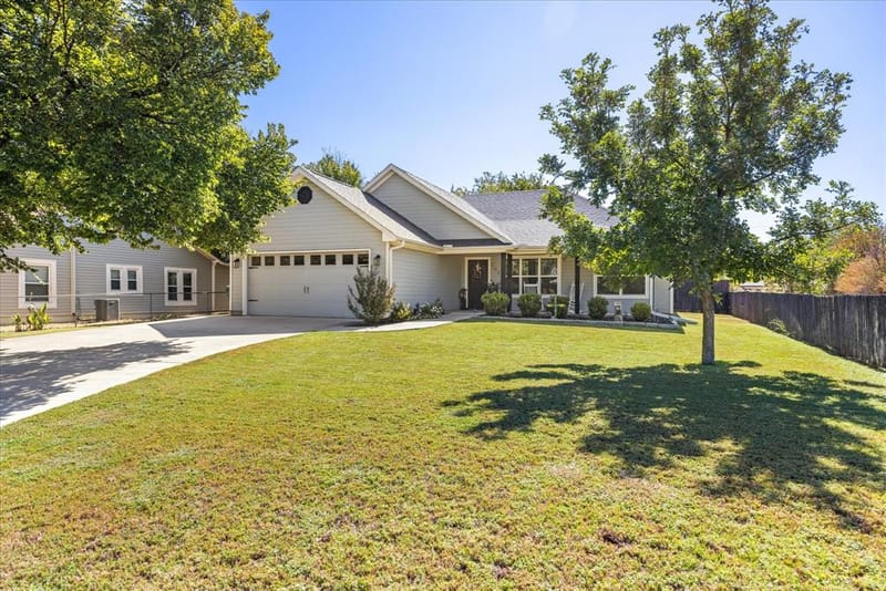 203 Paluxy Street, Glen Rose TX 76043 - Photo 32