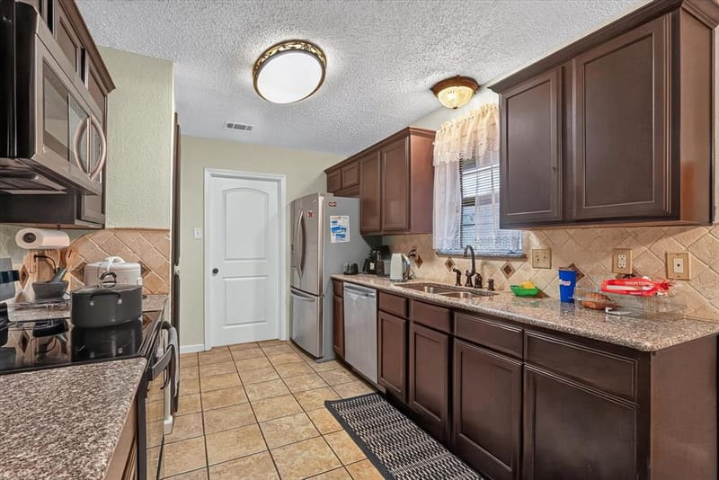 2102 Glenbrook Meadows Drive, Garland TX 75040 - Photo 8