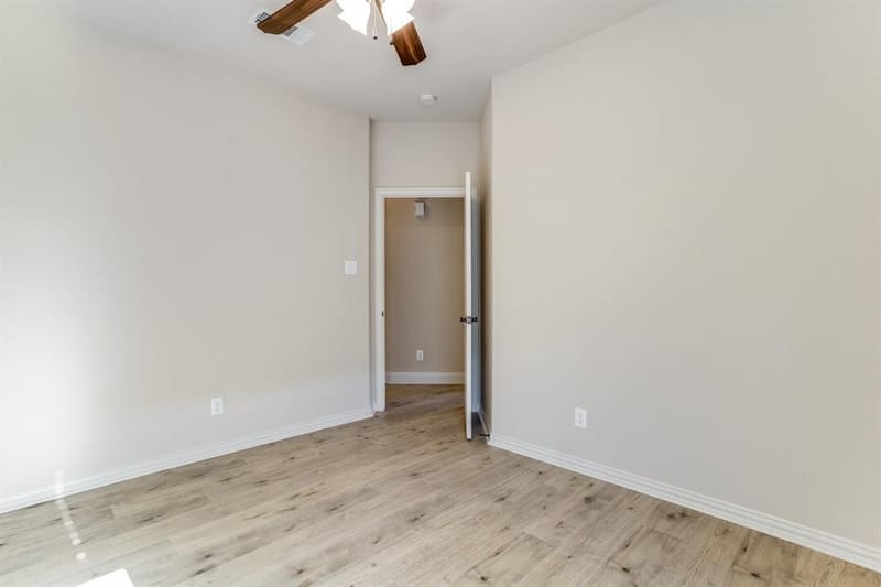 315 Castle Hill Drive, Burleson TX 76028 - Photo 23