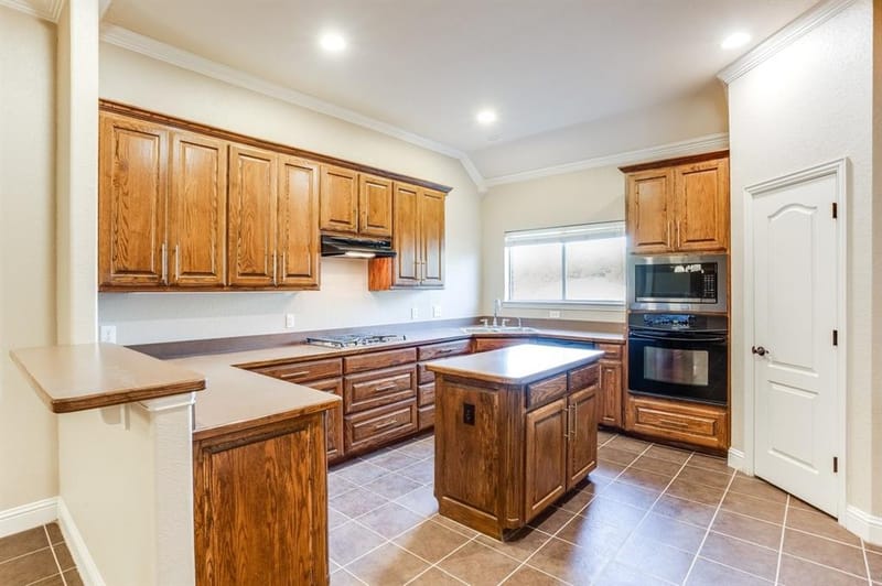 315 Castle Hill Drive, Burleson TX 76028 - Photo 9