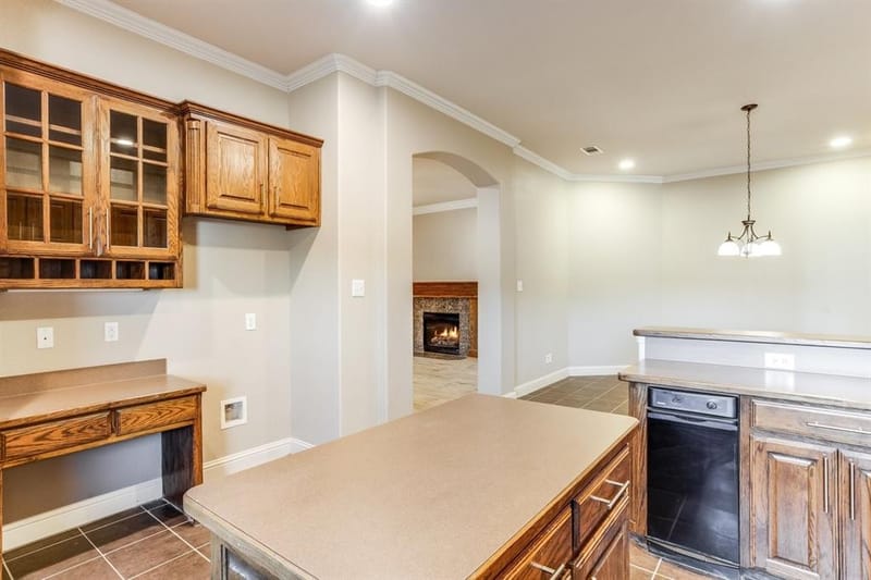 315 Castle Hill Drive, Burleson TX 76028 - Photo 11
