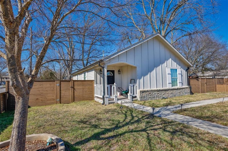 313 Fair Avenue, Gainesville TX 76240 - Photo 2