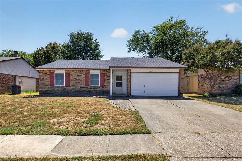 1305 Clark Trail, Grand Prairie TX 75052