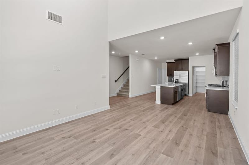 910 Milkweed Drive, Euless TX 76039 - Photo 3