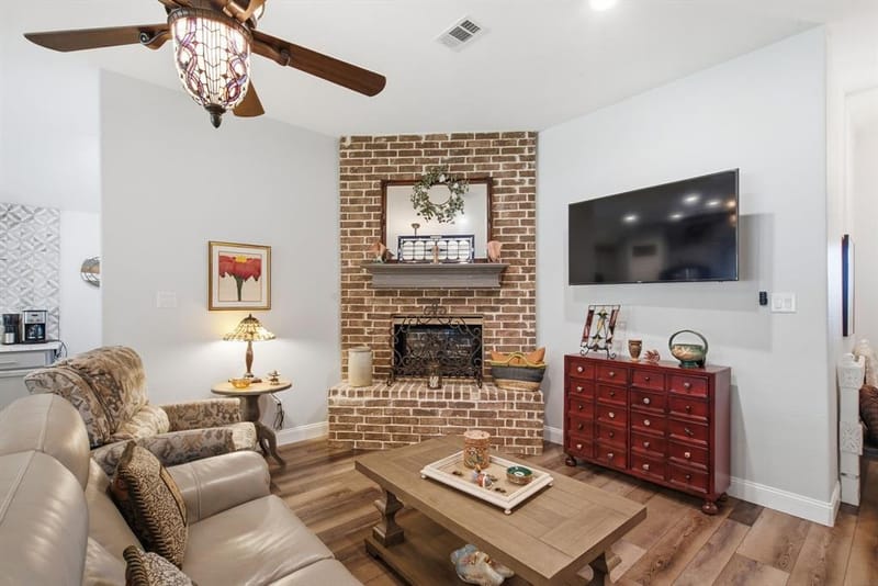 1432 Town Creek Circle, Weatherford TX 76086 - Photo 6