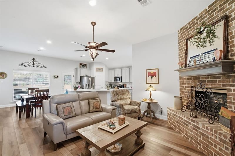 1432 Town Creek Circle, Weatherford TX 76086 - Photo 5