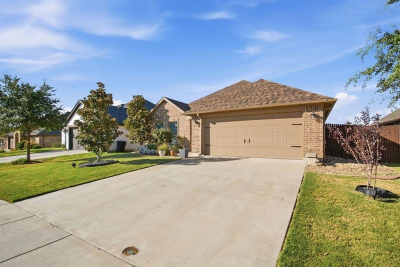 1432 Town Creek Circle, Weatherford TX 76086 - Photo 4