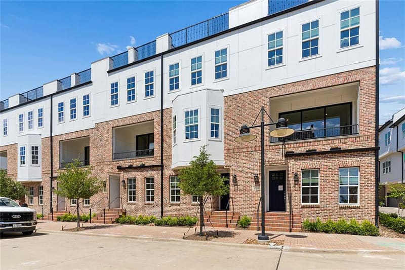 4613 Greenborough Lane, Dallas TX 75219 - Photo 2
