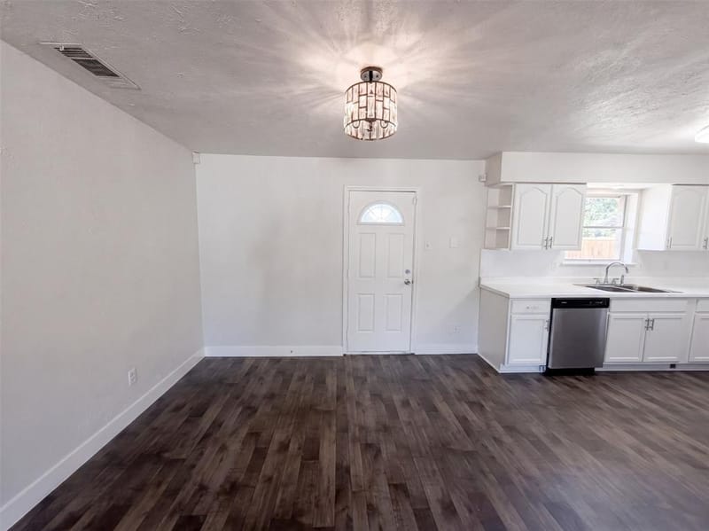 8540 Foxwood Lane, Dallas TX 75217 - Photo 13