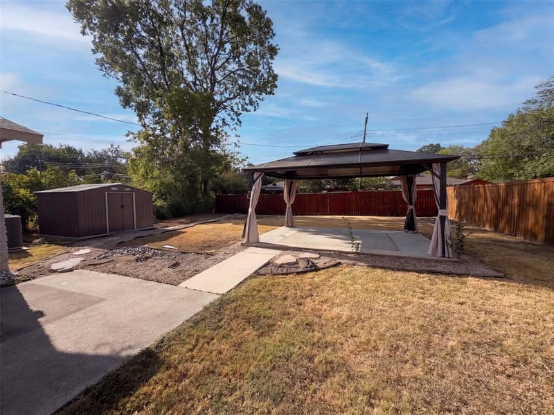 8540 Foxwood Lane, Dallas TX 75217 - Photo 22