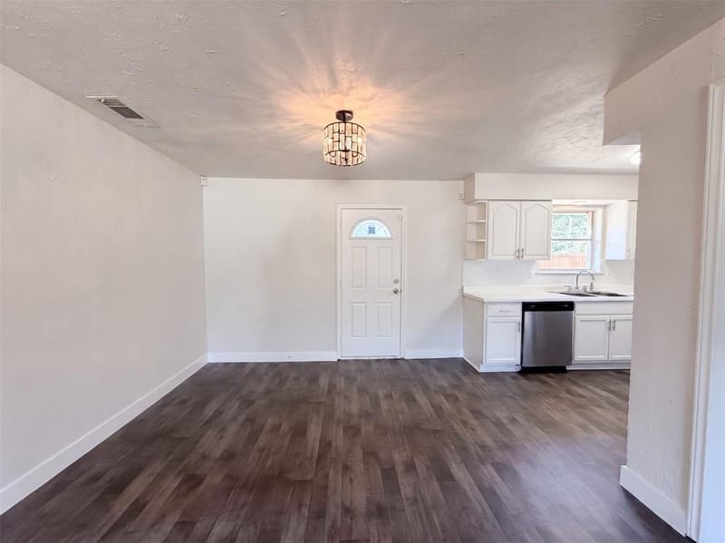 8540 Foxwood Lane, Dallas TX 75217 - Photo 11