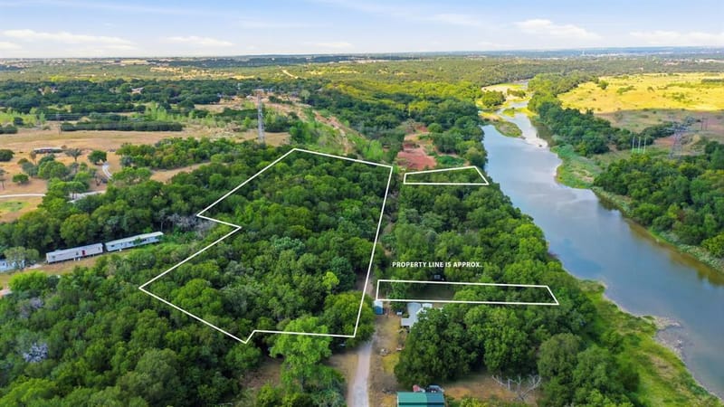 8704 Frontier Court, Granbury TX 76048 - Photo 4
