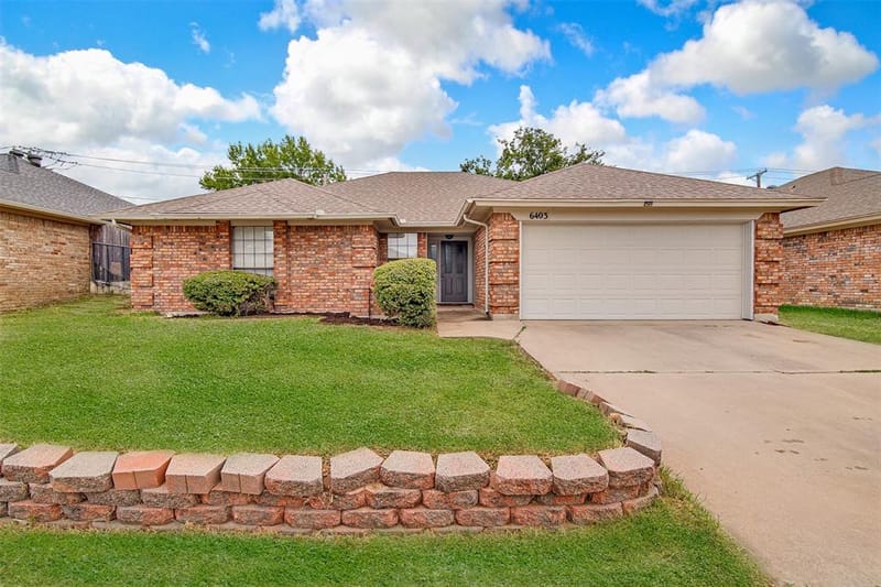 6403 Aires Drive, Arlington TX 76001 - Photo 2