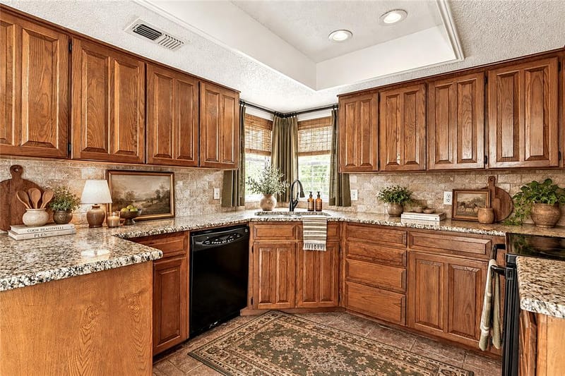6403 Aires Drive, Arlington TX 76001 - Photo 5