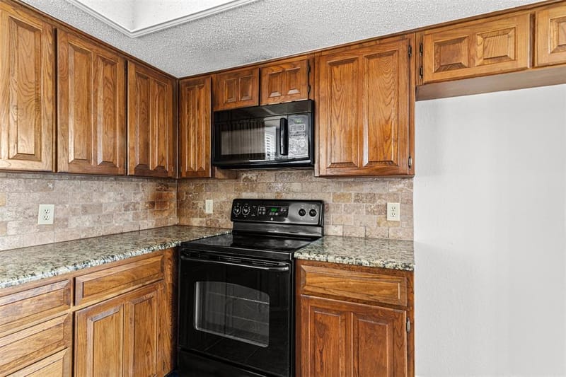 6403 Aires Drive, Arlington TX 76001 - Photo 14