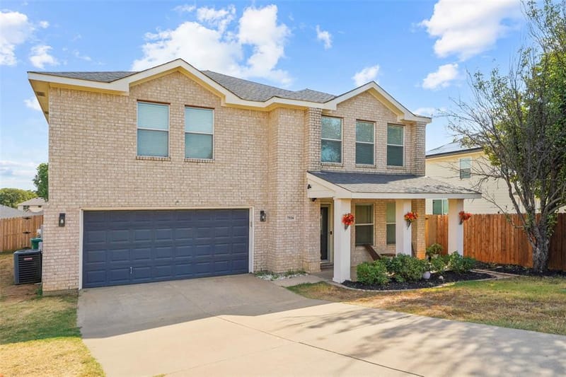 7536 Brentwood Stair Road, Fort Worth TX 76112