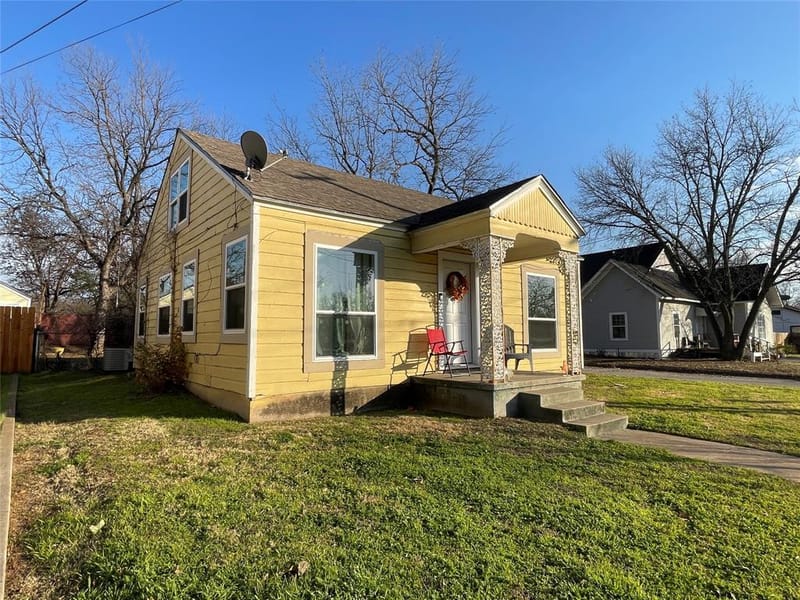 1702 NW 1st Avenue, Mineral Wells TX 76067 - Photo 2