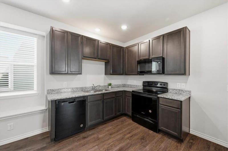 5721 Topwater Trail, Fort Worth TX 76119 - Photo 5