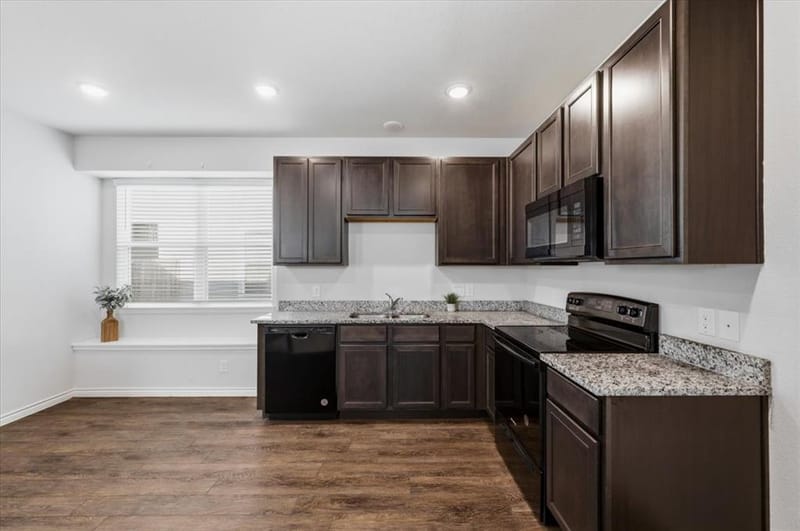 5721 Topwater Trail, Fort Worth TX 76119 - Photo 14