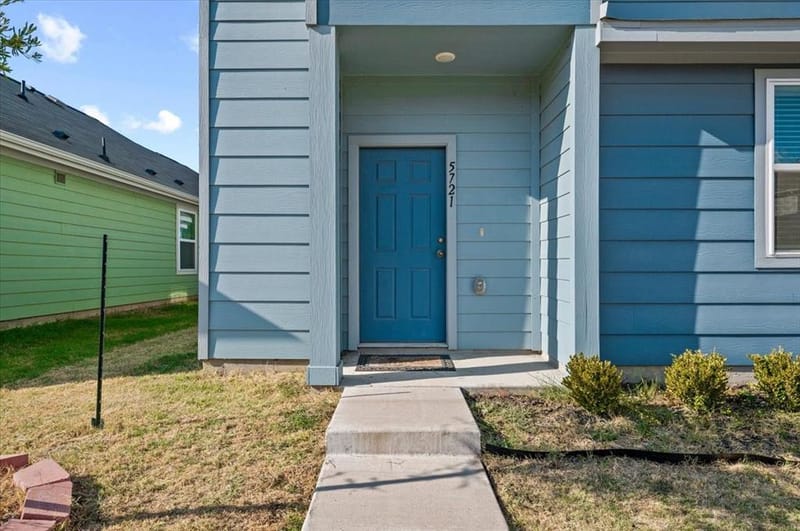 5721 Topwater Trail, Fort Worth TX 76119 - Photo 8