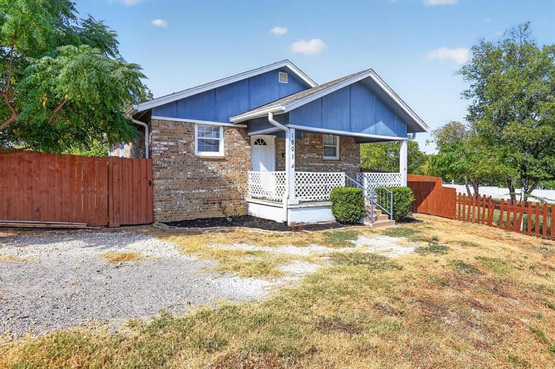 1801 E Harvey Avenue, Fort Worth TX 76104 - Photo 2