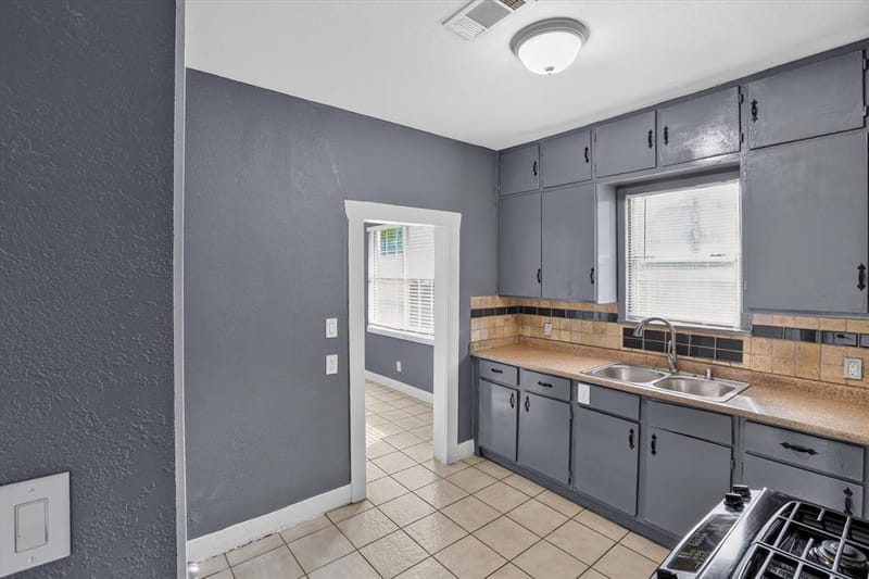 1801 E Harvey Avenue, Fort Worth TX 76104 - Photo 12