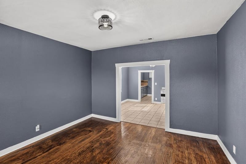 1801 E Harvey Avenue, Fort Worth TX 76104 - Photo 3