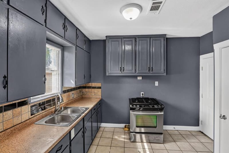 1801 E Harvey Avenue, Fort Worth TX 76104 - Photo 8