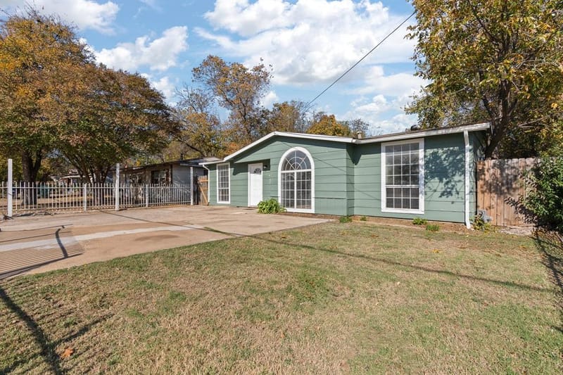 4125 Martin Street, Fort Worth TX 76119 - Photo 2