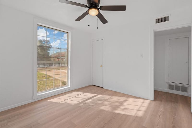4125 Martin Street, Fort Worth TX 76119 - Photo 8