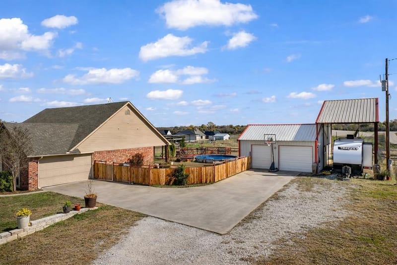 737 County Road 4699, Boyd TX 76023 - Photo 2